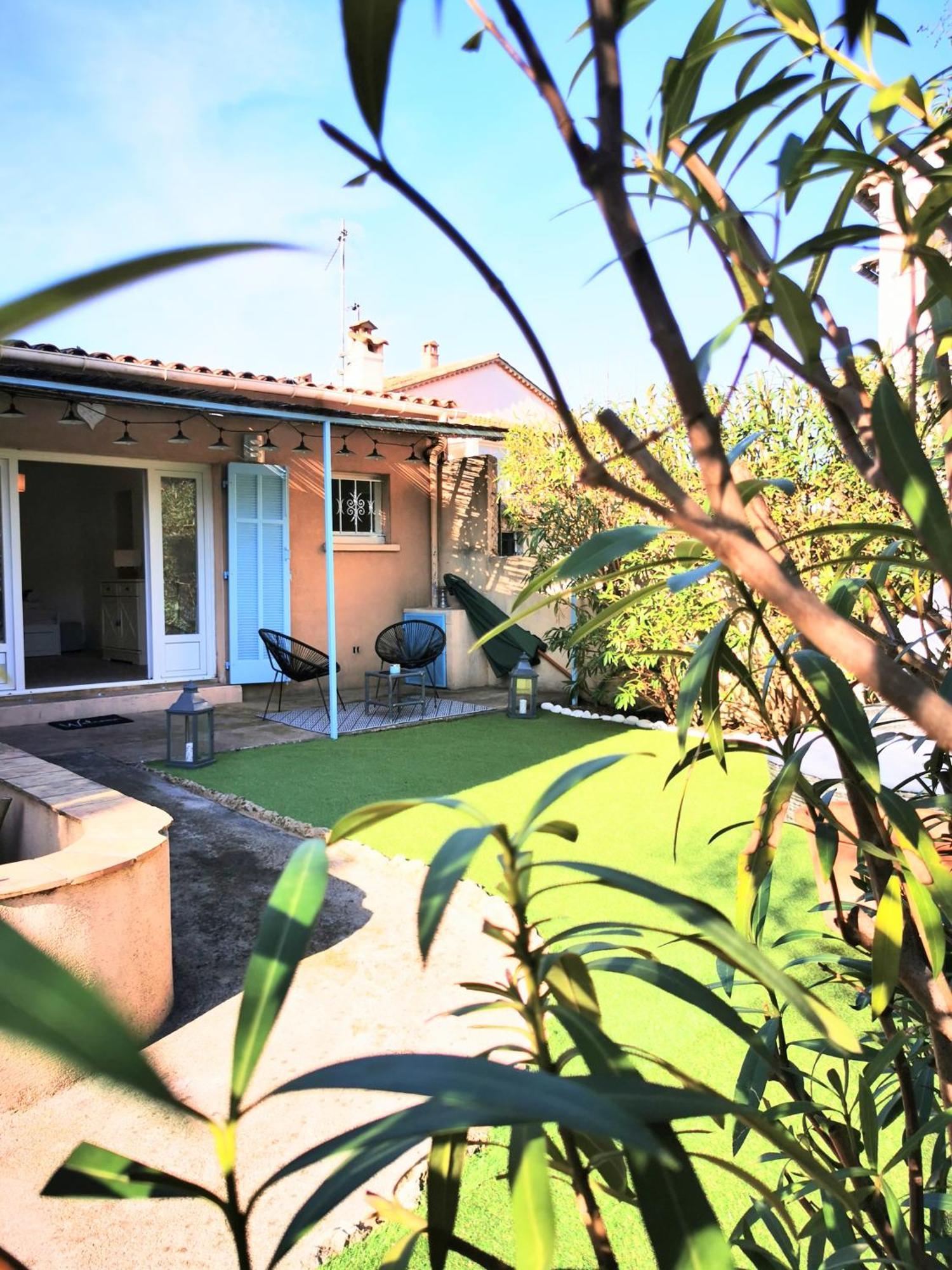 Studio Jardin Privatif 300M De La Plage Sainte-Maxime Exterior foto